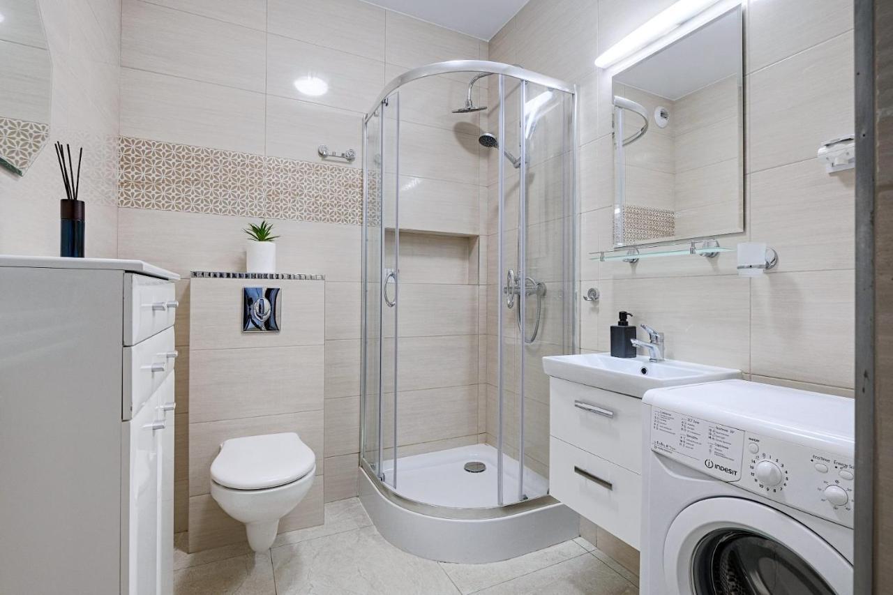 2 Bedroom Balcony Ac Arkadia Shopping Mall Warschau